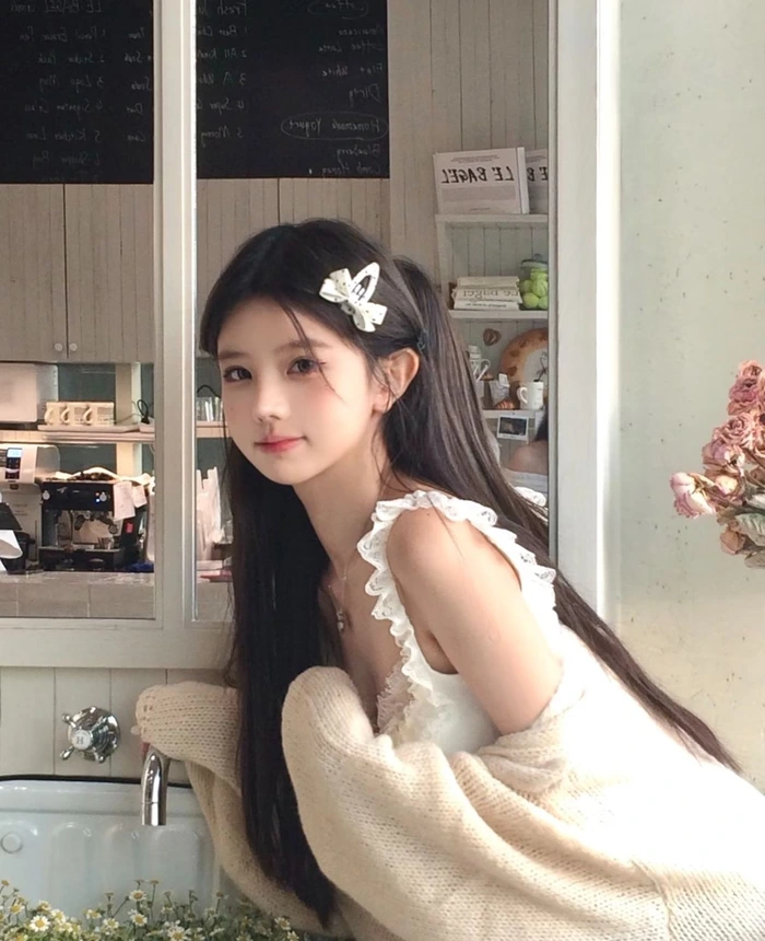 hot girl thanh lịch
