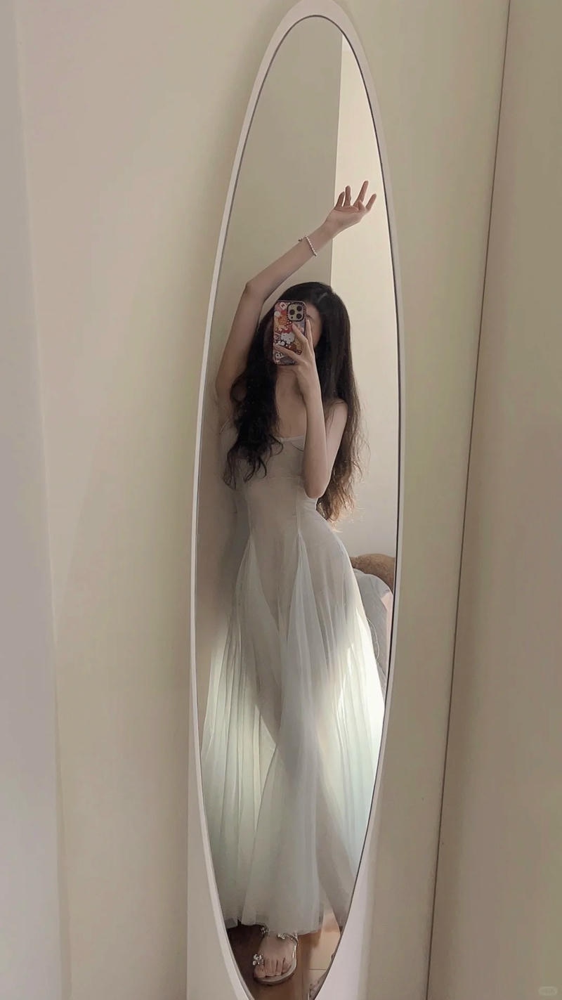 hotgirl váy lưới trắng ngọc