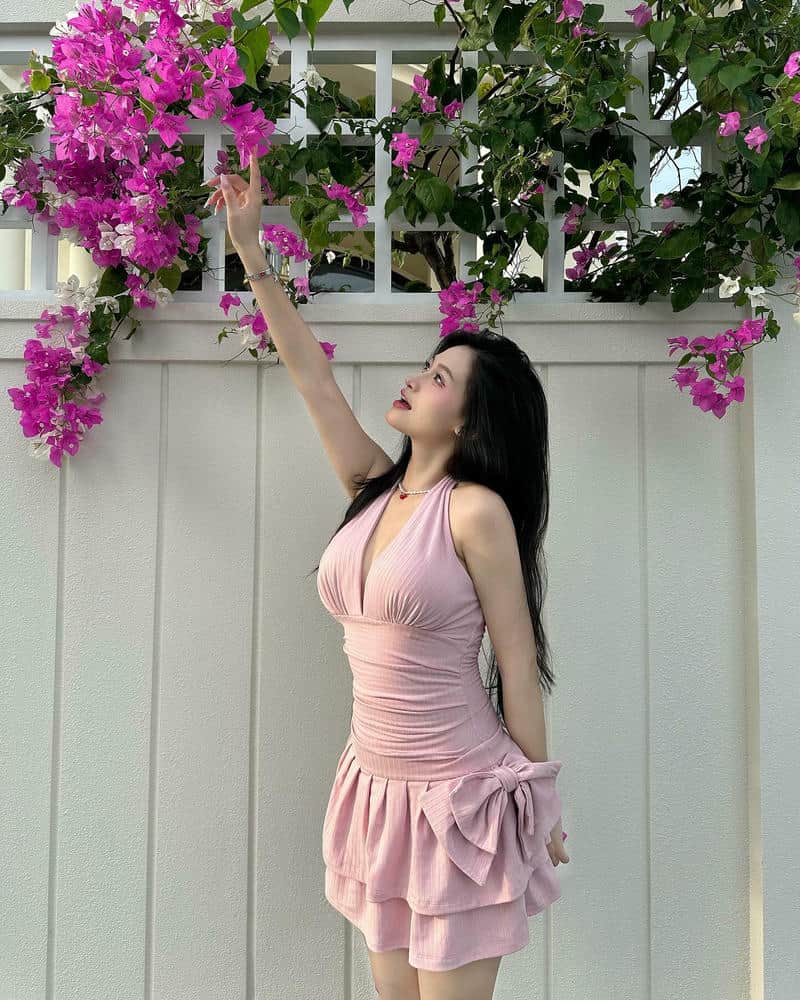 Ảnh avatar gái xinh mặc pinky đáng yêu