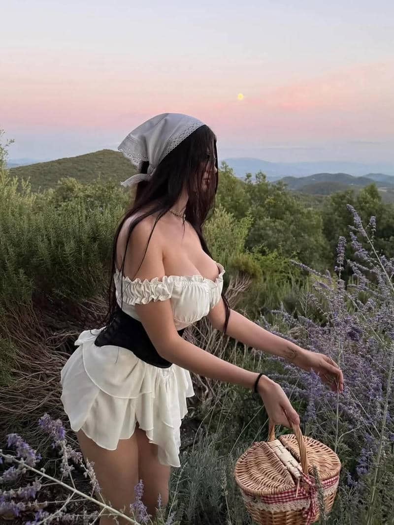 Gái xinh che mặt quyến rũ