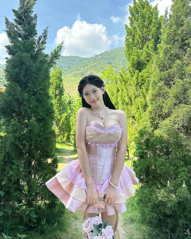 Hình ảnh gái xinh mặc pinky phong thái sang