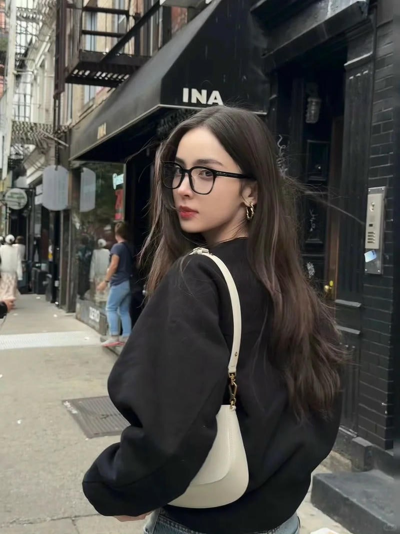 Loạt ảnh gái xinh đeo kính