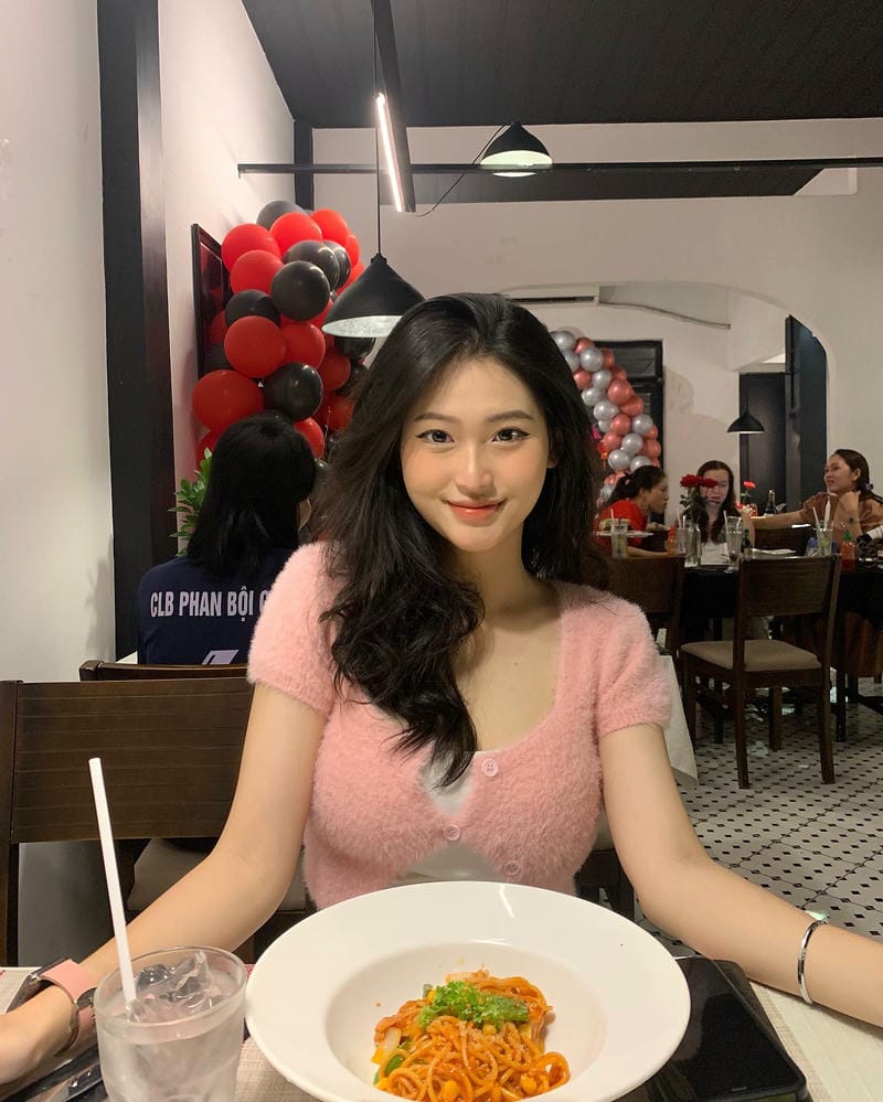 Loạt hình ảnh gái xinh mặc pinky duyên dáng