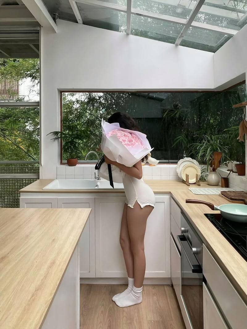 Tải hình ảnh gái xinh che mặt