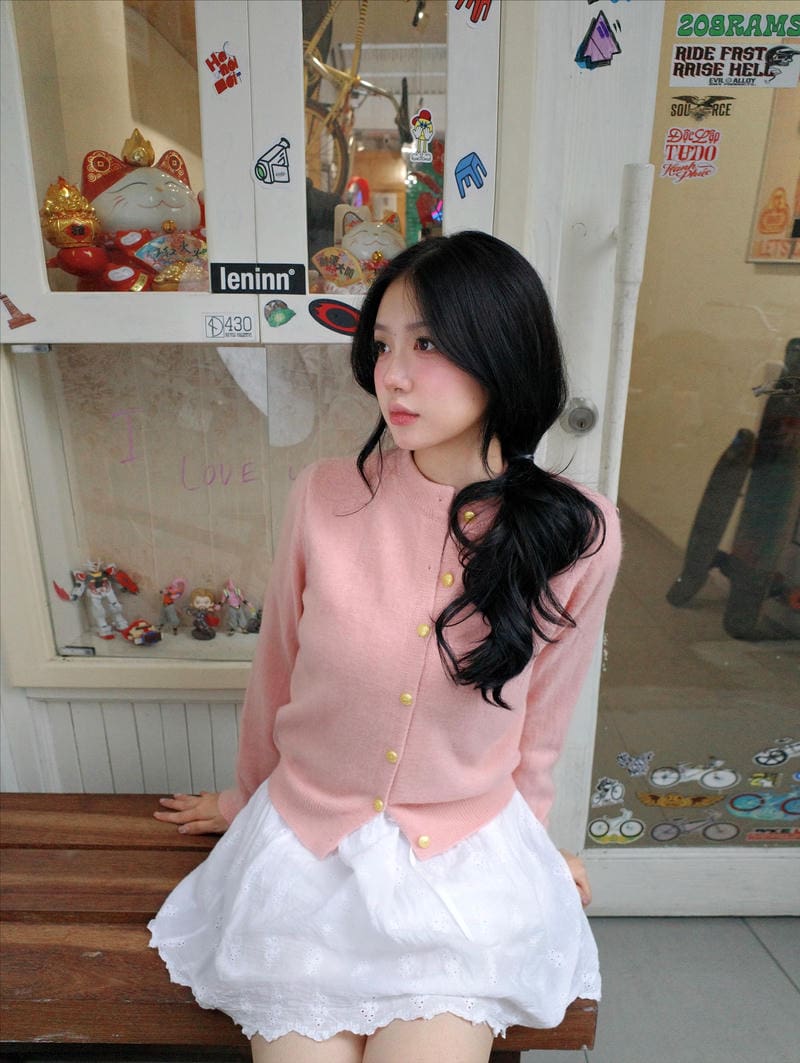 Tải hình ảnh gái xinh mặc pinky gần gũi