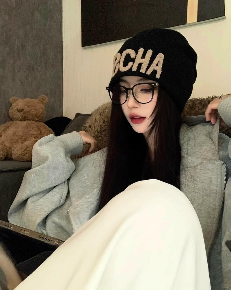 Tải hình gái xinh đeo kính