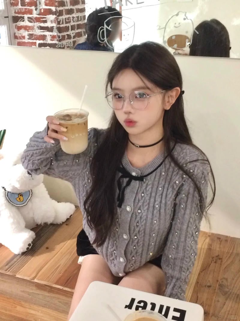 Xem ảnh gái xinh đeo kính