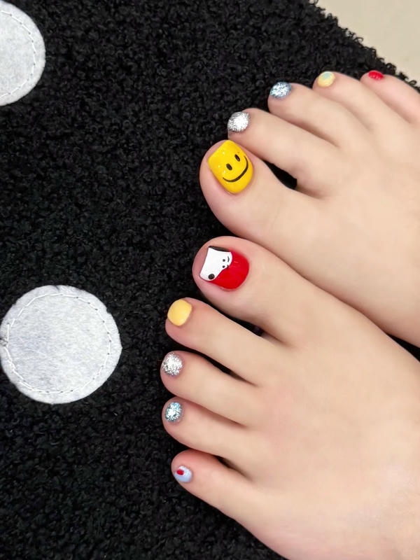 mẫu móng mặt cười