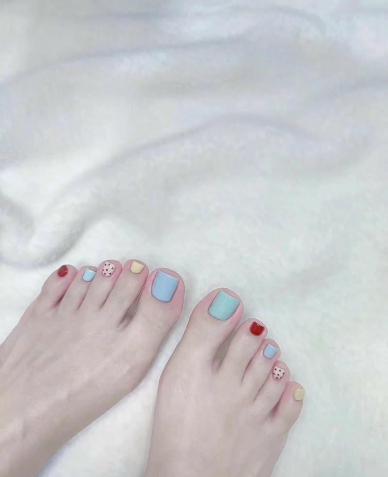 mẫu nail chân đa sắc