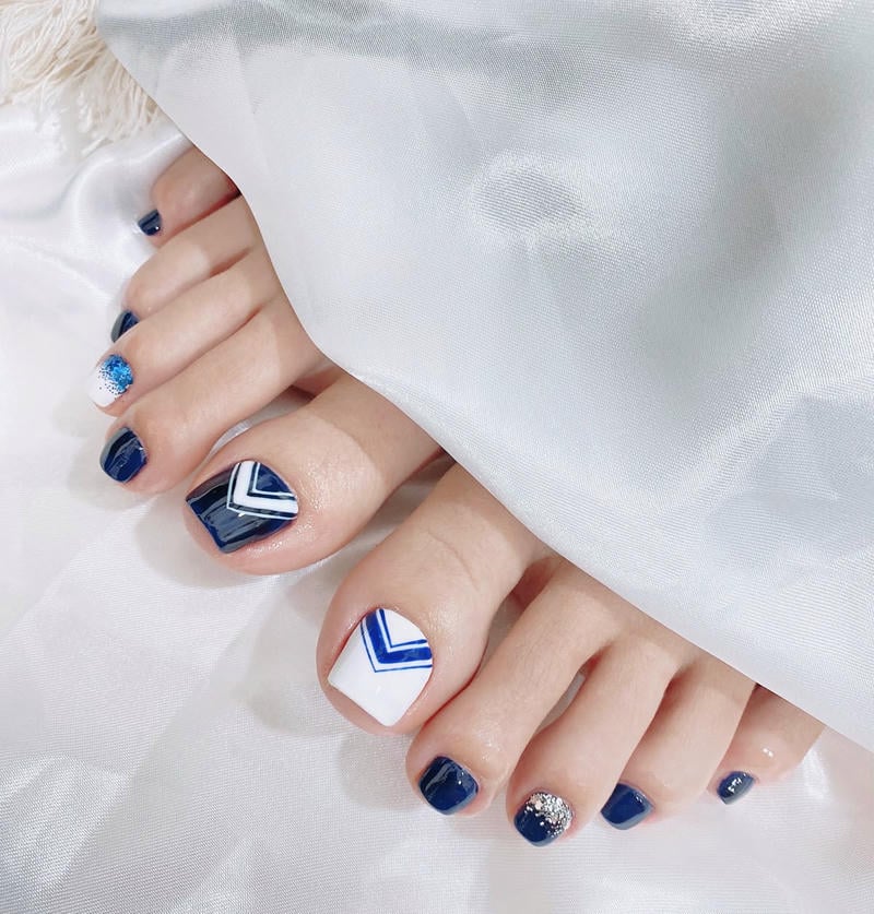mẫu nail chân nổi bật