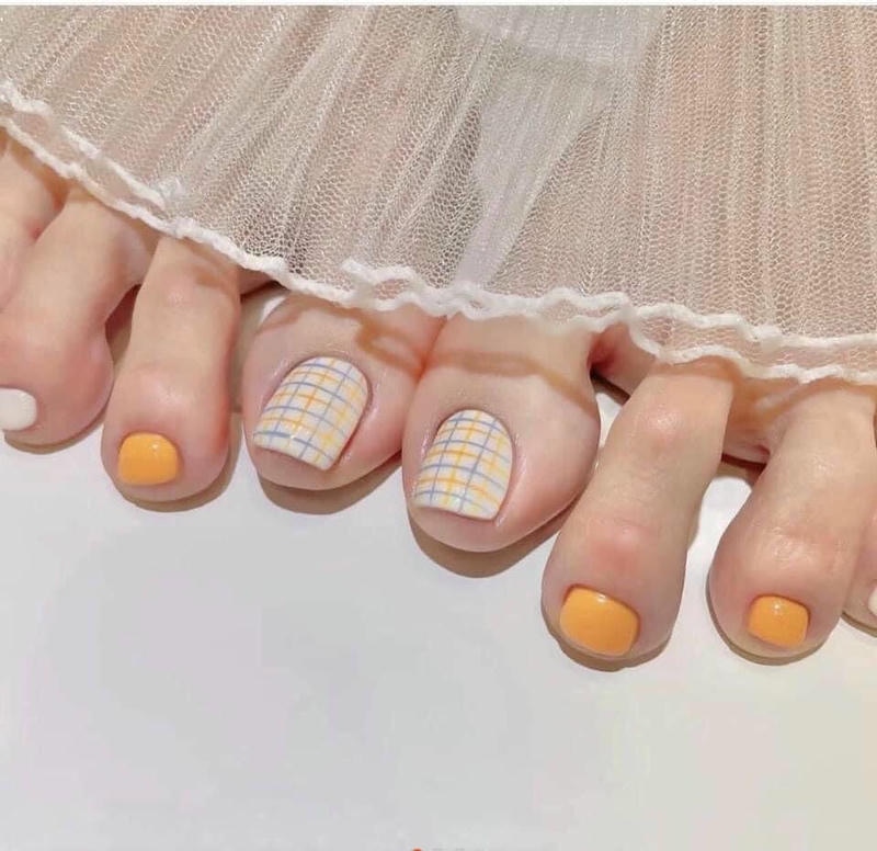 mẫu nail chân trẻ trung năng động