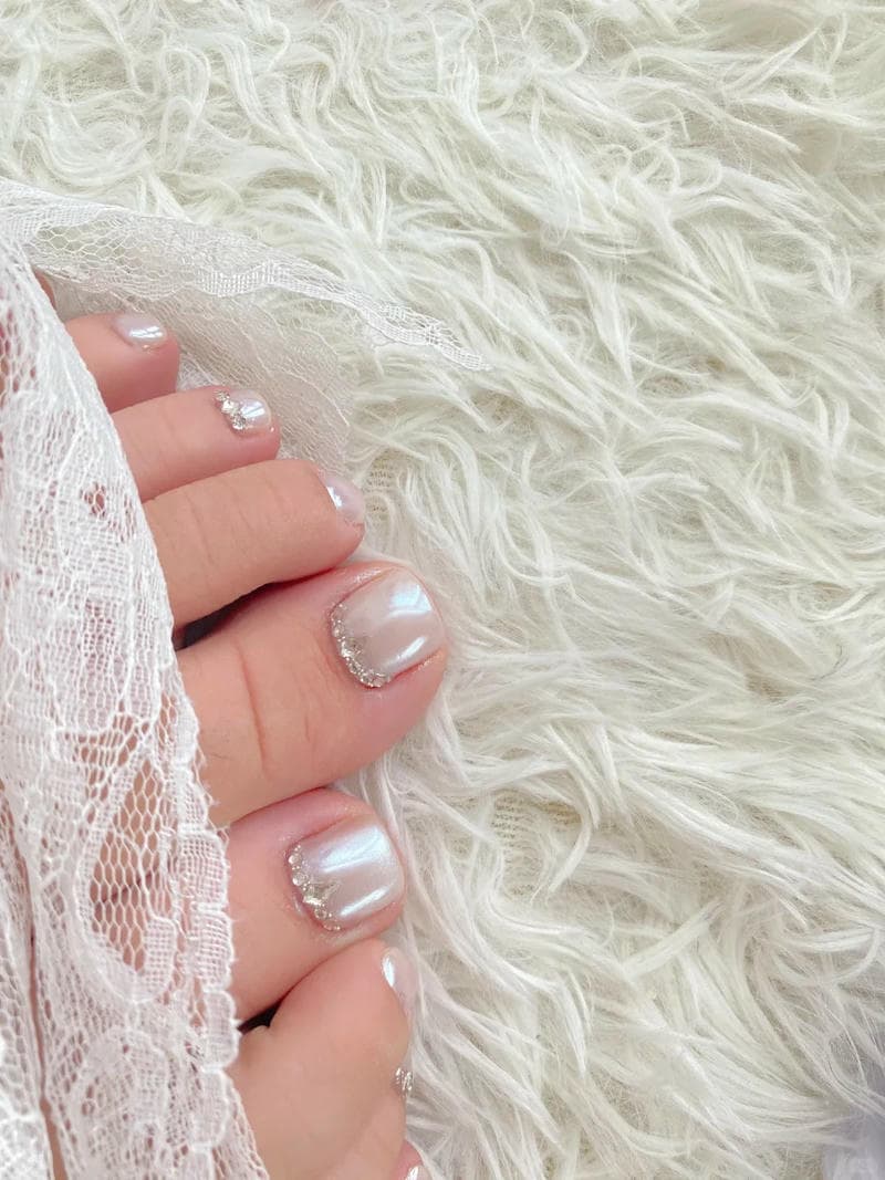 mẫu nail đính charm