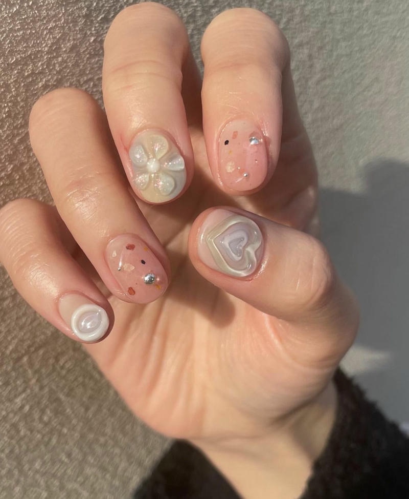 mẫu nail tay trái tim