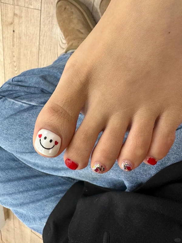 móng chân ngộ nghĩnh