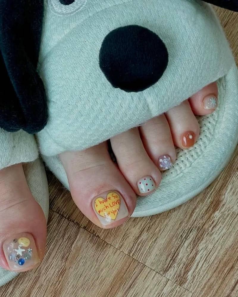 móng chân nhiều kiểu màu