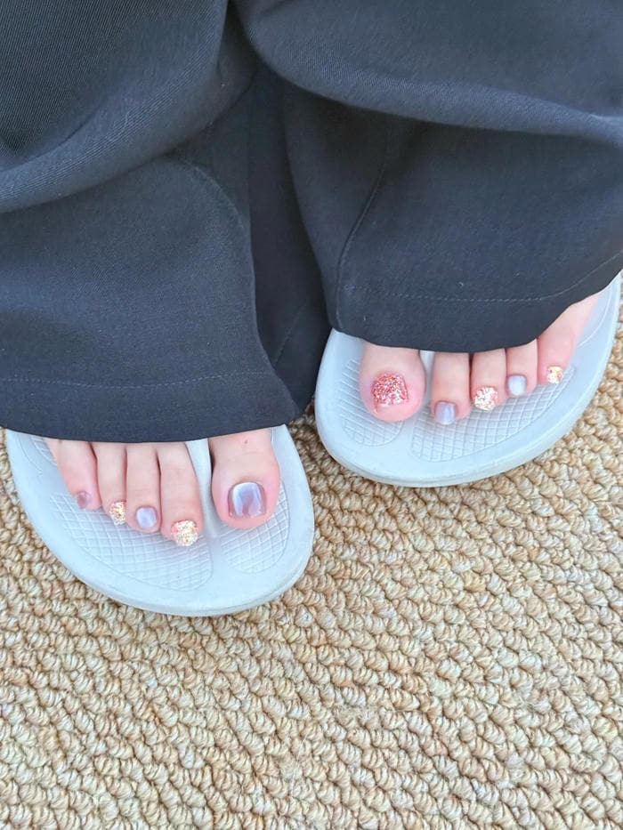 nail chân đi biển màu trắng