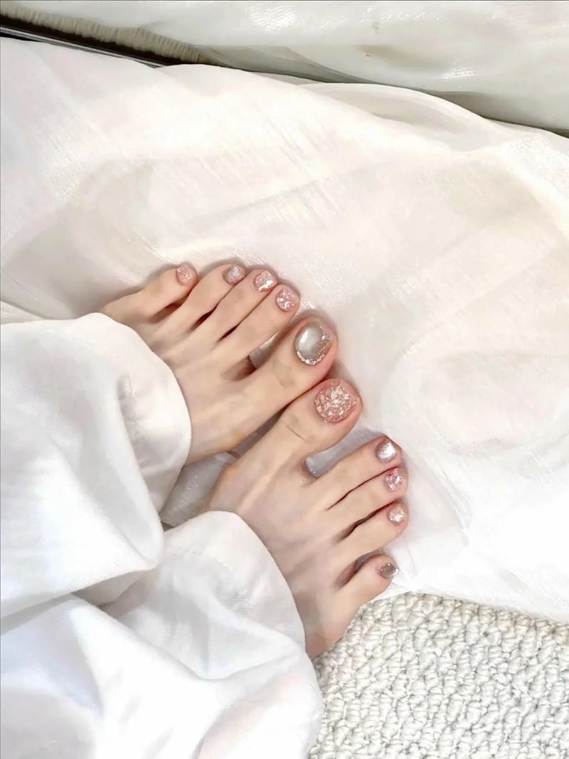 nail chân đính charm