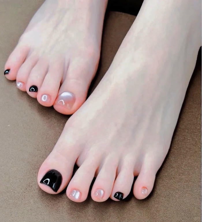 nail chân đơn giản hot trend