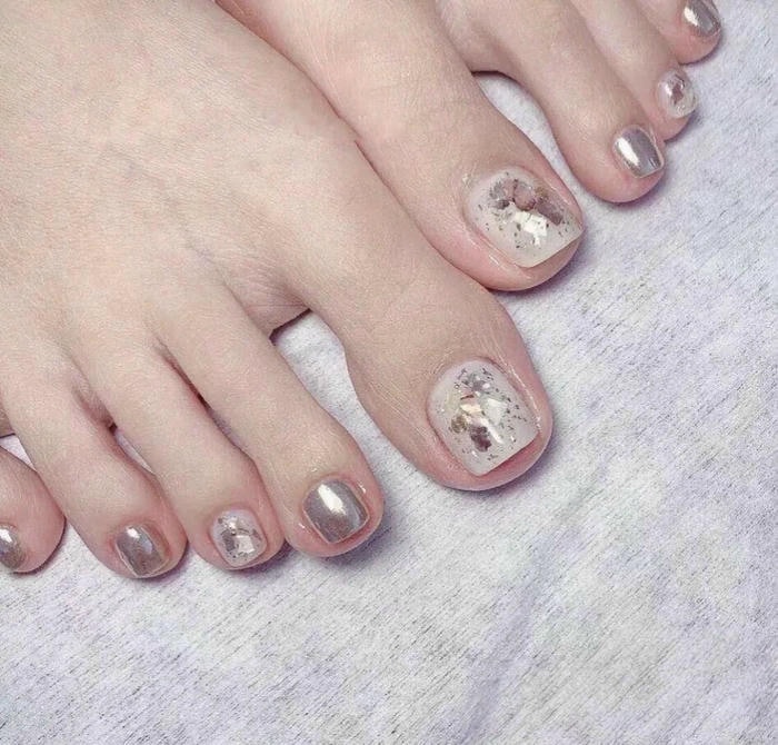 nail chân đơn giản màu trắng