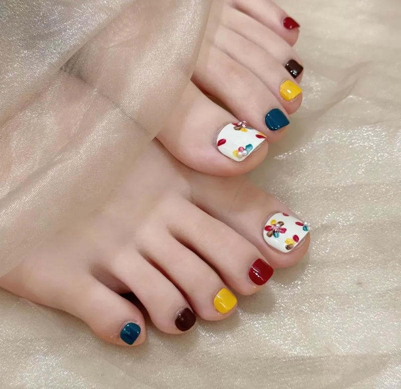 nail chân đủ màu