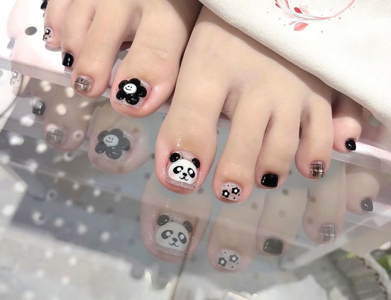 nail chân họa tiết gấu dễ làm