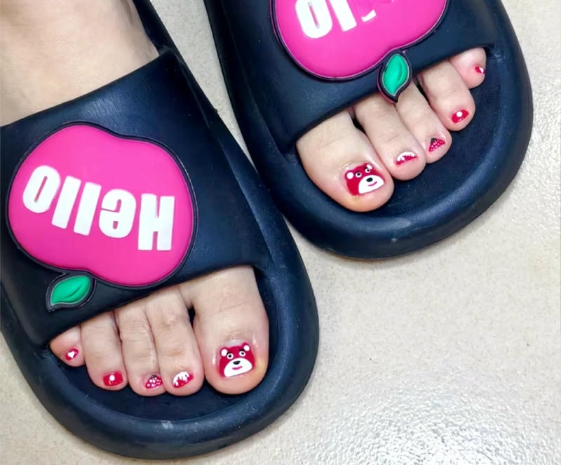 nail chân họa tiết gấu đi biển