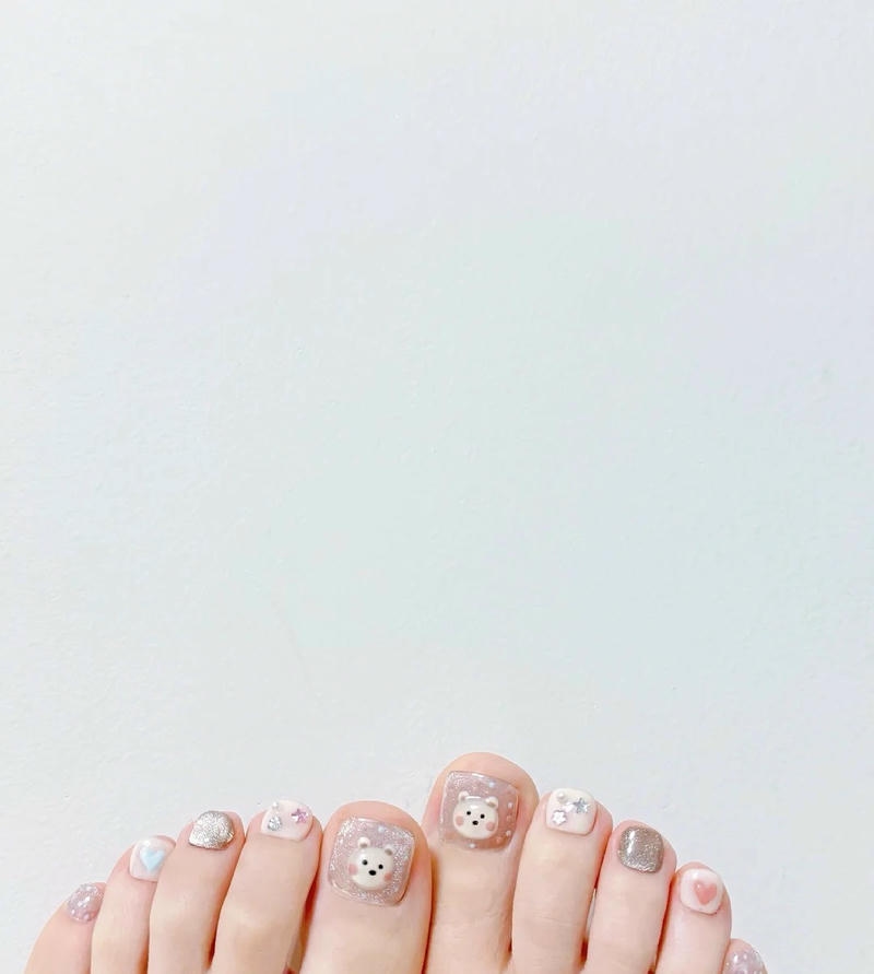 nail chân họa tiết gấu nổi bật