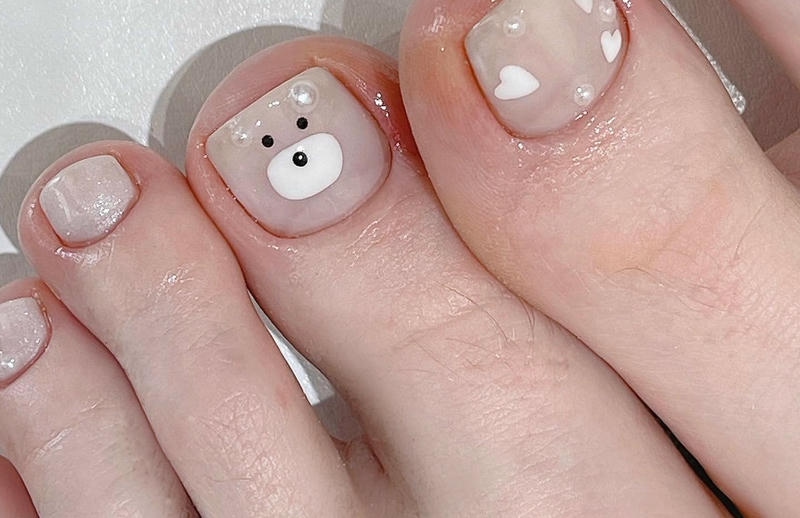 nail chân họa tiết gấu nữ tính