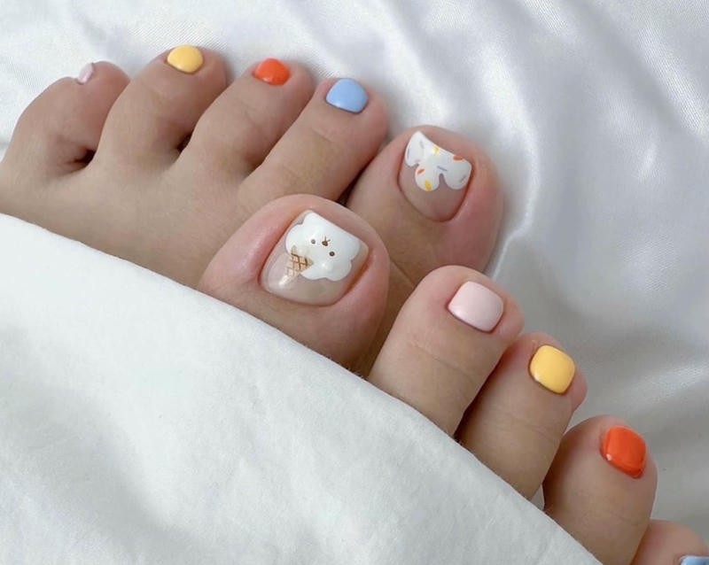 nail chân họa tiết gấu thời thượng