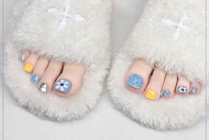 nail chân kẻ trẻ trung