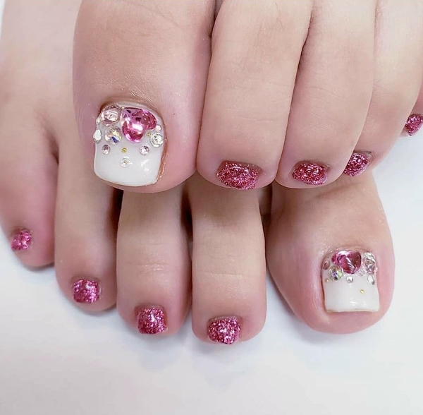 nail chân lấp lánh màu hồng