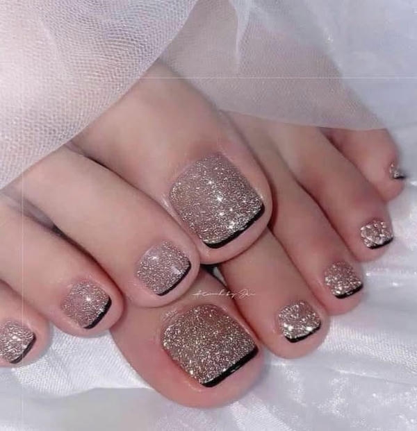 nail chân lấp lánh màu nude
