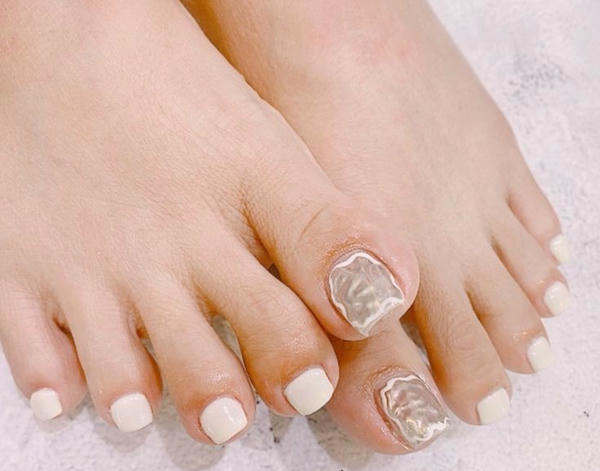 nail chân màu kem công sở