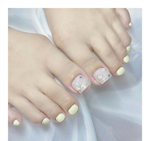 nail chân màu kem dễ thương