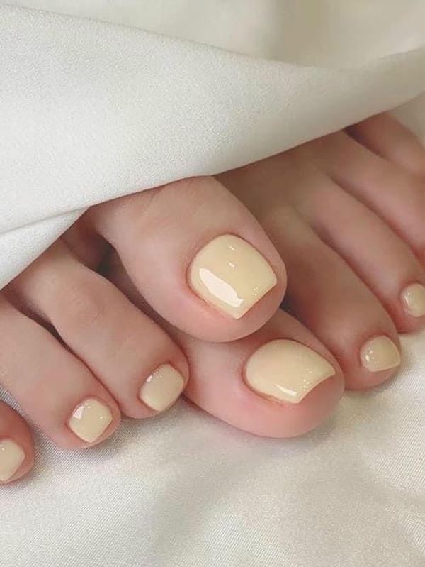 nail chân màu kem đơn giản mà đẹp