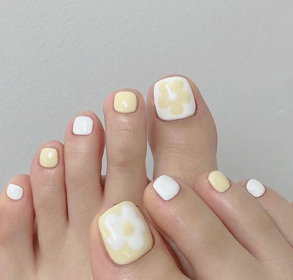 nail chân màu kem dự tiệc