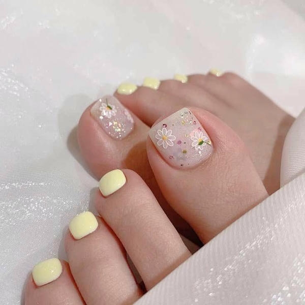 nail chân màu kem nghệ thuật