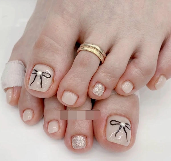 nail chân màu kem pastel nhẹ