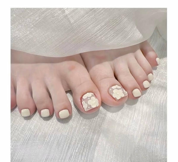 nail chân màu kem sang chảnh