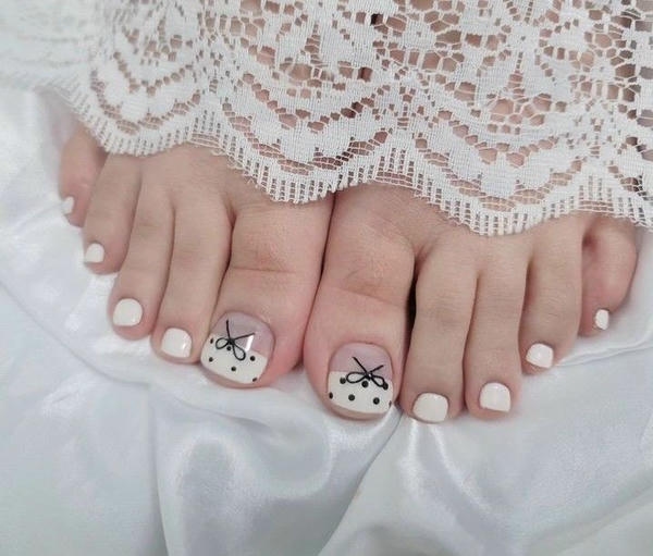 nail chân màu kem thanh lịch