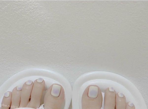 nail chân màu kem thời thượng