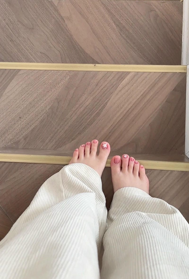 nail chân màu nude cá tính