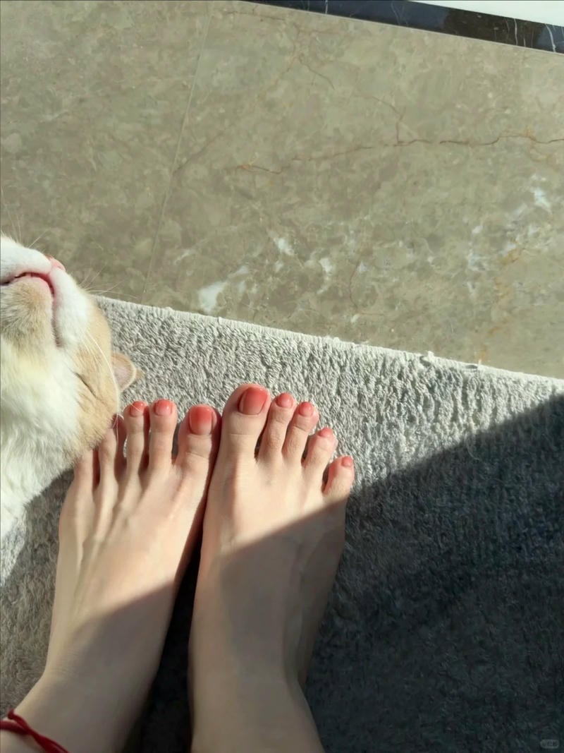 nail chân màu nude đi biển