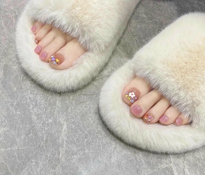 nail chân màu nude đơn giản