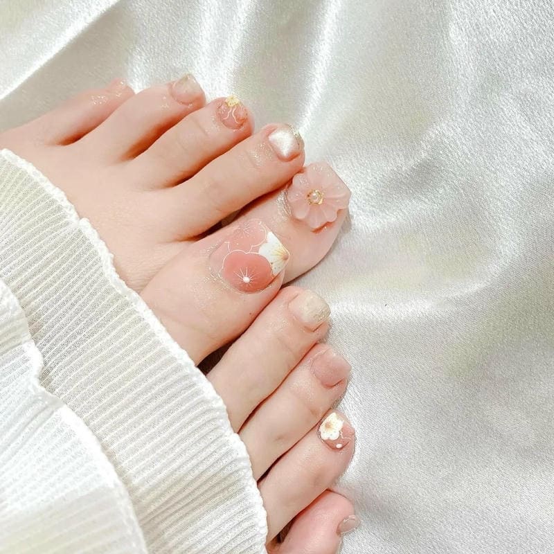 nail chân màu nude hiện đại