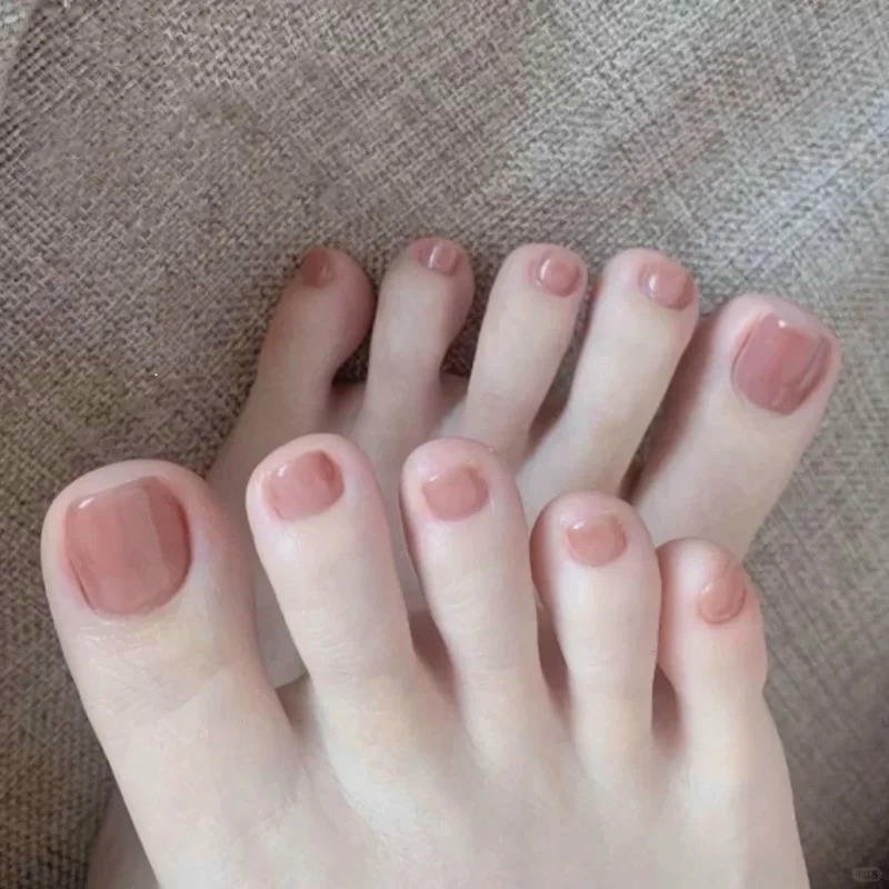nail chân màu nude phong cách hiện đại