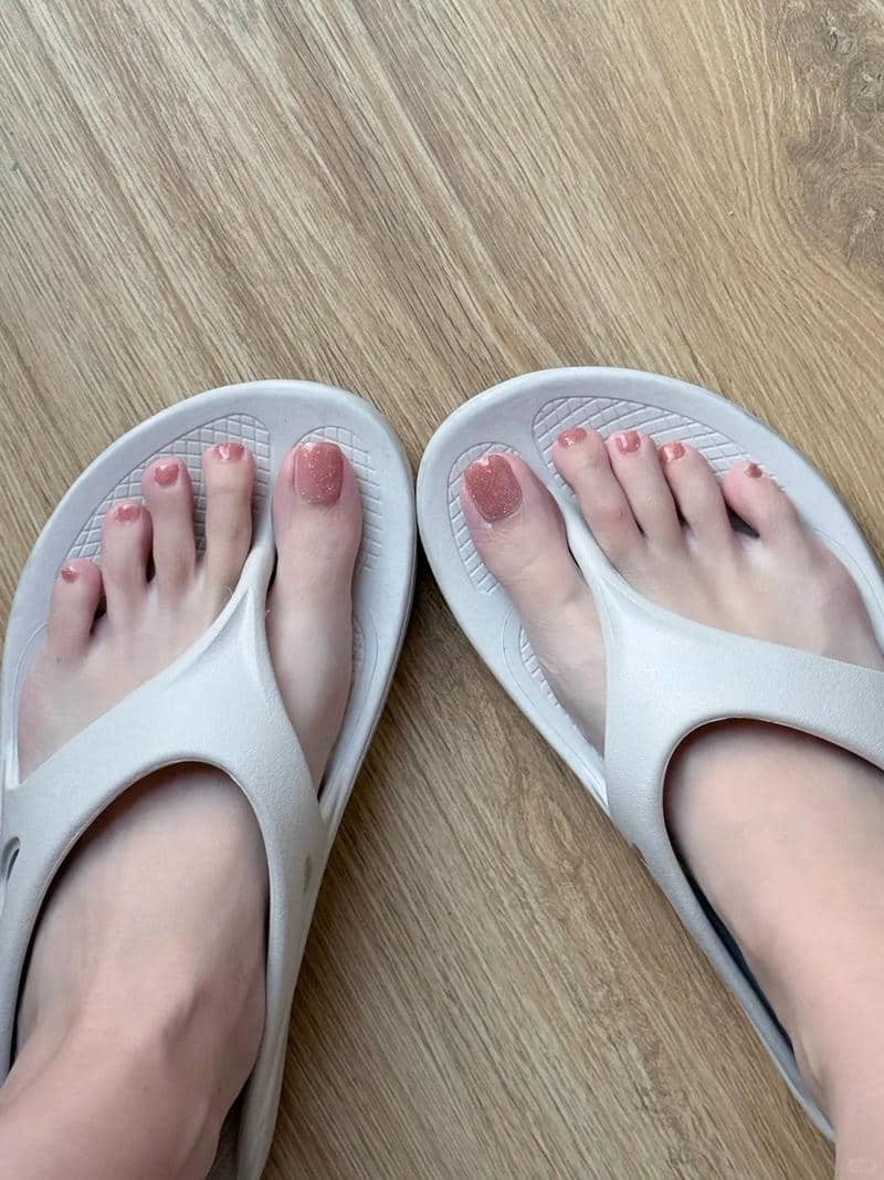 nail chân màu nude sang trọng tinh tế