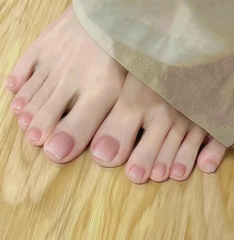 nail chân màu nude trong sáng