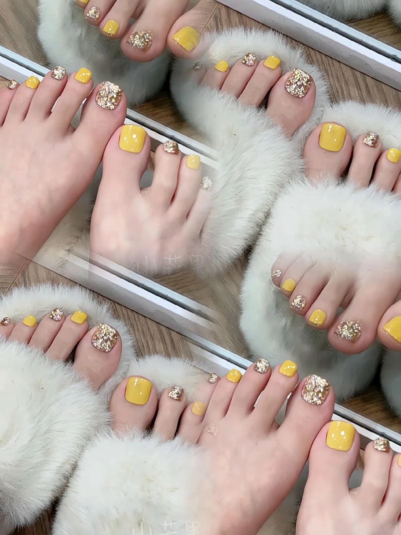 nail chân màu vàng cực đẹp