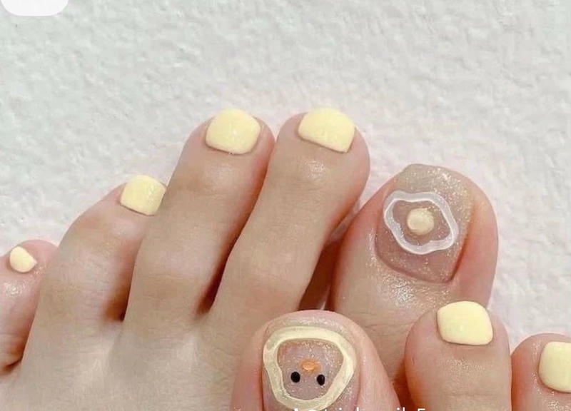 nail chân màu vàng hợp xu hướng